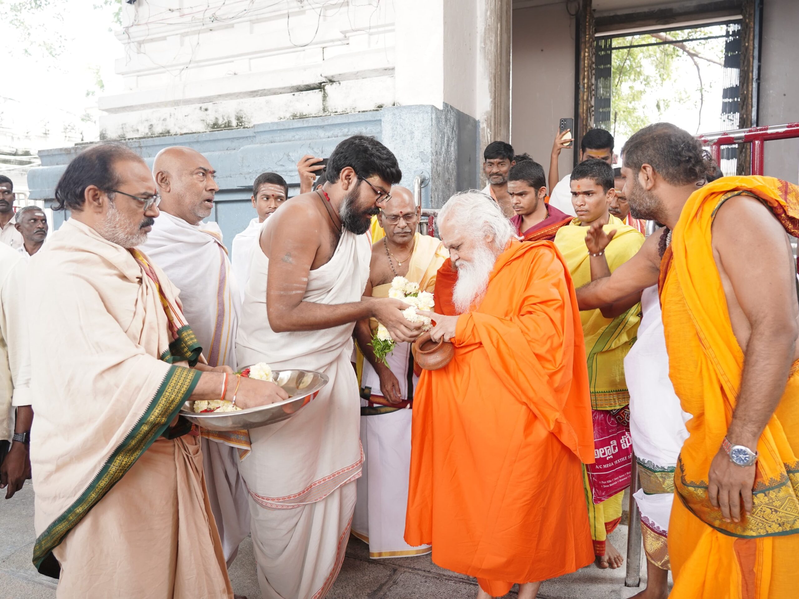 రాజన్నను దర్శించుకున్న శ్రీశ్రీశ్రీ దత్తగిరి మహారాజ్