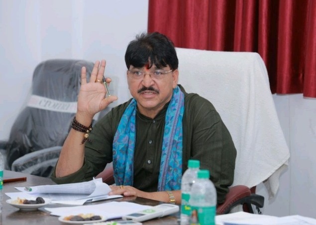 ప్రజలు బాధ్యతయుతంగా  వ్యవహరించాలి: MLA