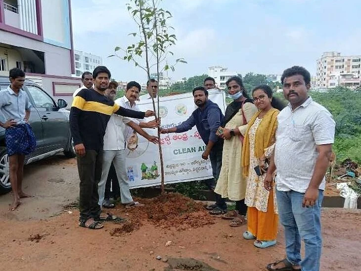 ‘ప్రతి ఒక్కరు మొక్కలు నాటాలి’