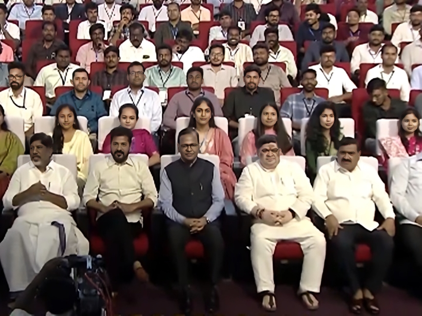 శిల్పకళా వేదికకు చేరుకున్న సీఎం రేవంత్