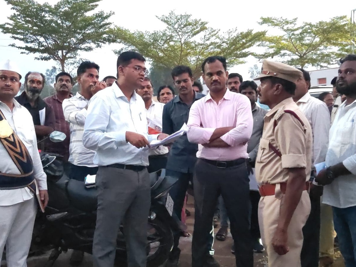 టెక్కలిలో పర్యటించిన జిల్లా కలెక్టర్