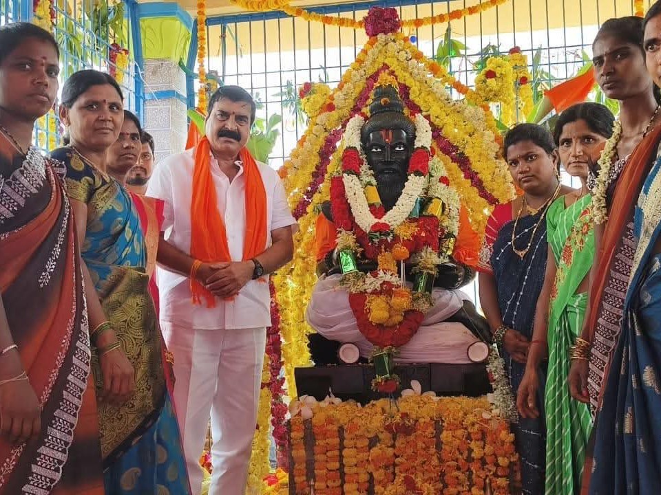 మహర్షి వాల్మీకి ఆశీస్సులు ప్రజలపై ఉండాలి: ఎంపీ