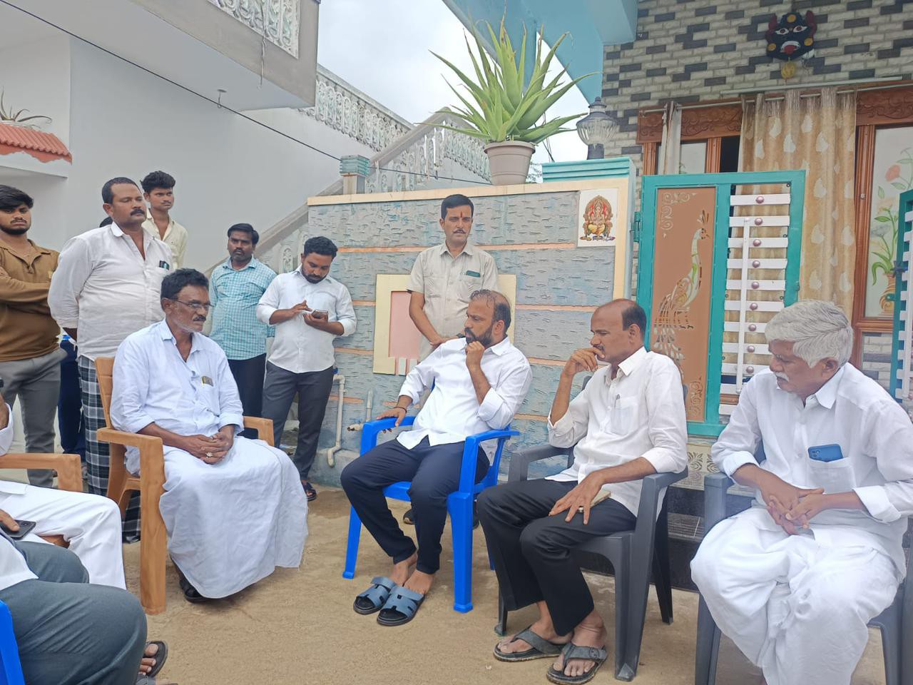 పార్టీ తరపున అండగా ఉంటాం: రితేష్ రెడ్డి