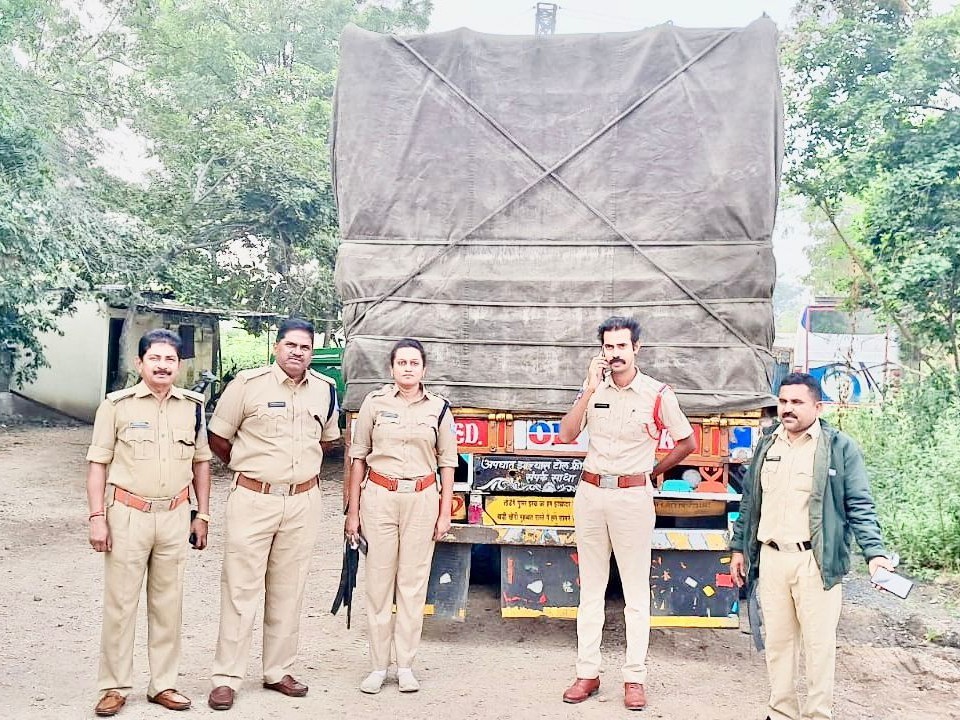 ‘అక్రమంగా తరలిస్తున్న 25 ఆవుల పట్టివేత’