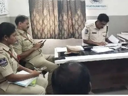 పోలీస్ స్టేషన్ రికార్డులను, పరిసరాలను పరిశీలించిన డీఎస్పీ