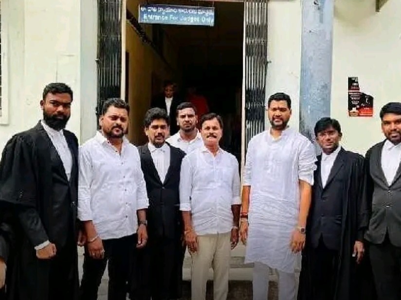 నాంపల్లి కోర్టుకు హాజరైన భువనగిరి ఎమ్మెల్యే