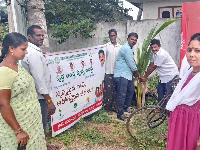 హైస్కూల్లో మొక్కలు నాటిన సెక్రటరీ