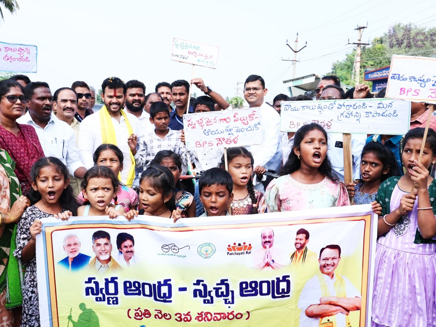 చిన్నారులతో ముచ్చటించిన కేంద్రమంత్రి