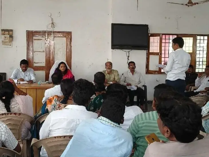 ఇండ్లు కట్టుకోకుంటే ఇతరులను ఎంపిక చేయండి: సబ్ కలెక్టర్