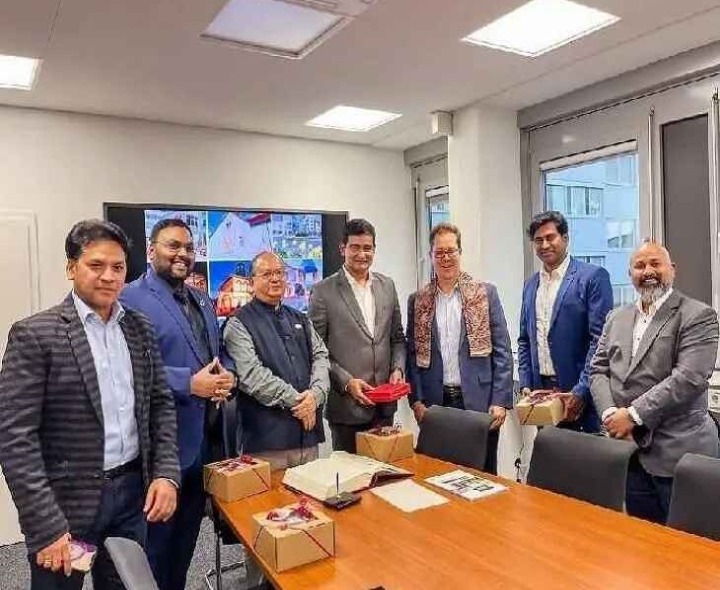 పారిశ్రామిక వేత్తలతో మంత్రి కీలక సమావేశం