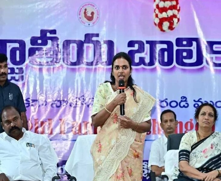 ‘విద్యార్థులు బాగా చదువుకుని జీవితంలో రాణించాలి’