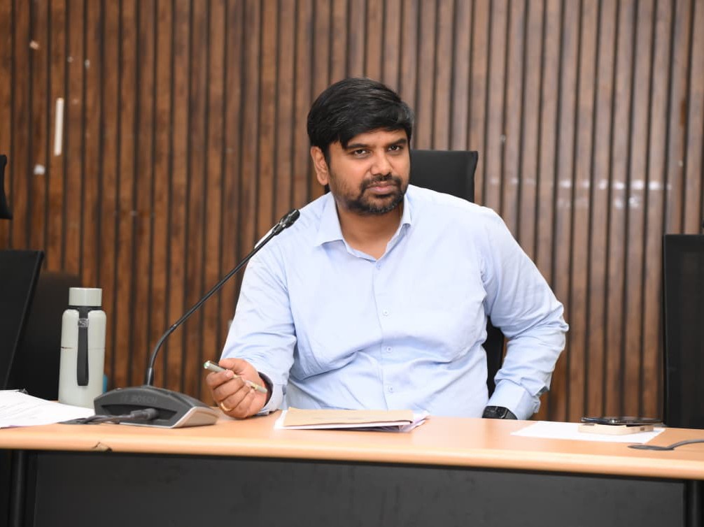 ఆస్తి పన్ను 100 % వసూలు చేయాలి: కలెక్టర్