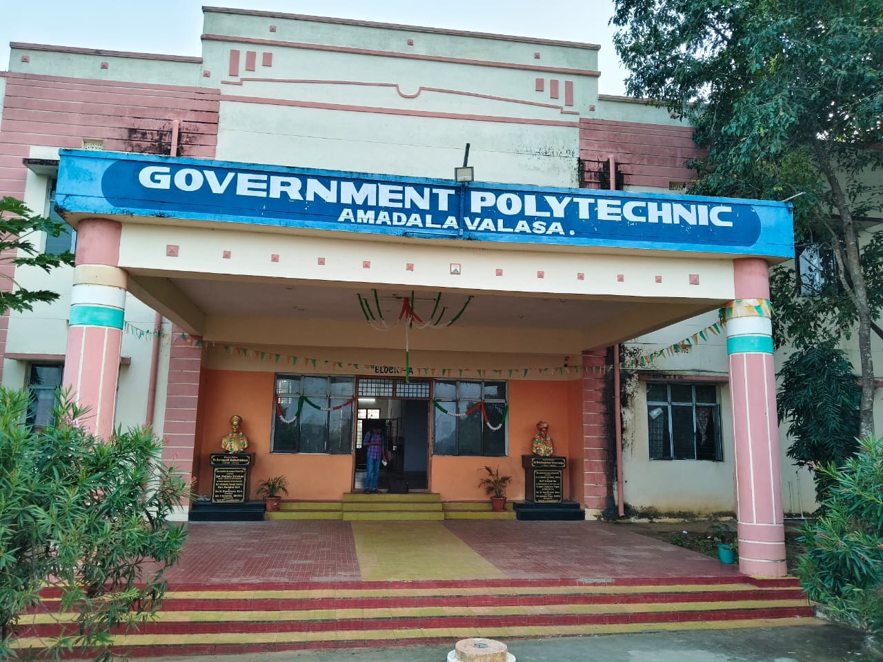 క్యాంపస్ నియామకాల్లో 9 మందికి ఉద్యోగాలు