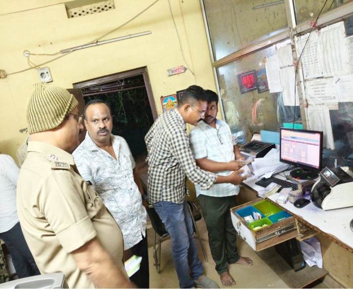 జిల్లాలో రవాణా శాఖ చెక్ పోస్టులపై ఏసీబీ దాడులు