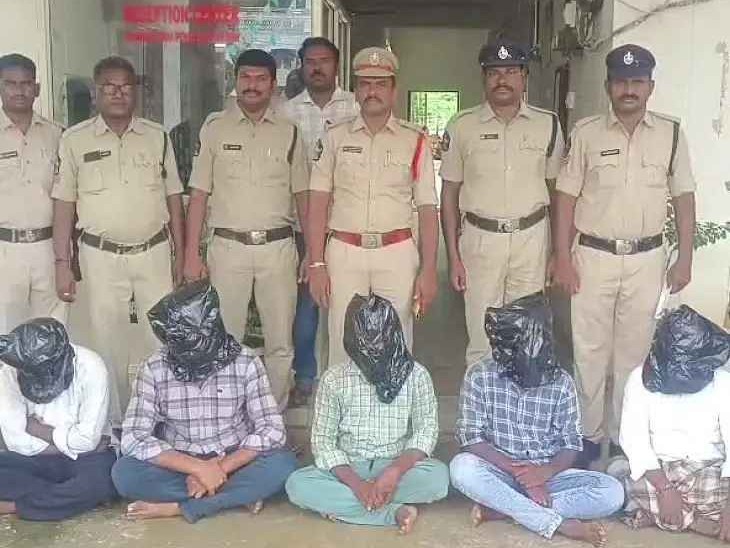ఐదుగురు ఎర్రచందనం స్మగ్లర్లు అరెస్ట్