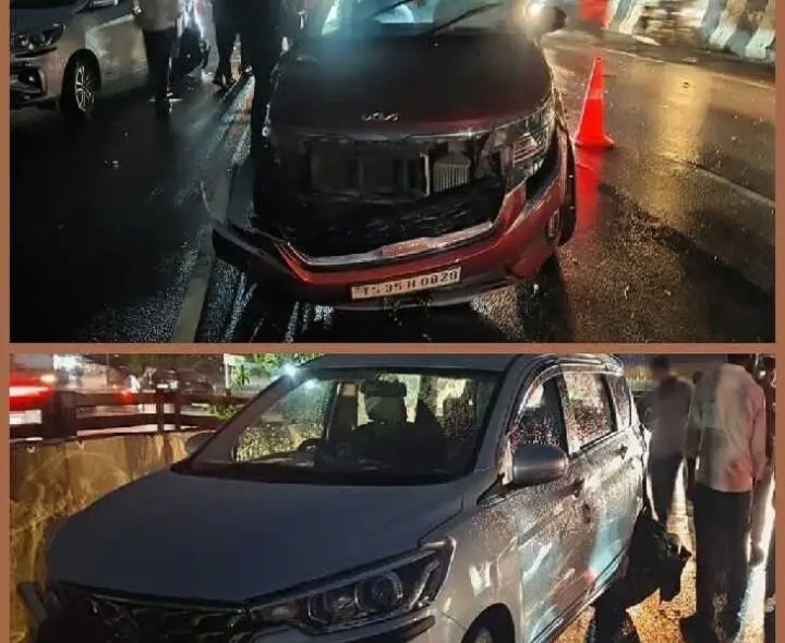హైవేపై రెండు కార్లు ఢీ..!