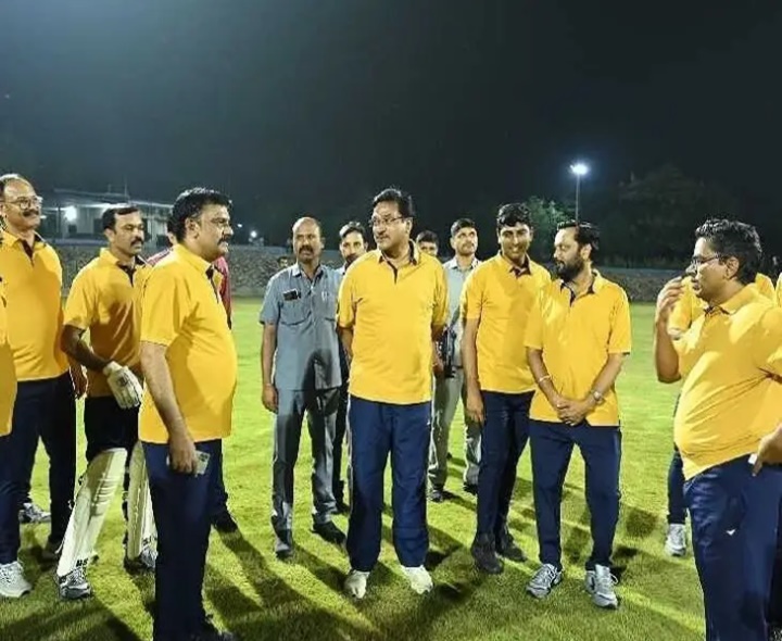 ‘ఆట’ విడుపు.. క్రికెట్‌తో సేదదీరిన హైడ్రా సిబ్బంది