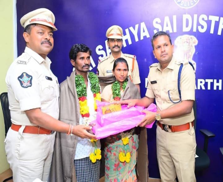 తమ్ముడిని పోలీసులకు పట్టించిన మహిళ