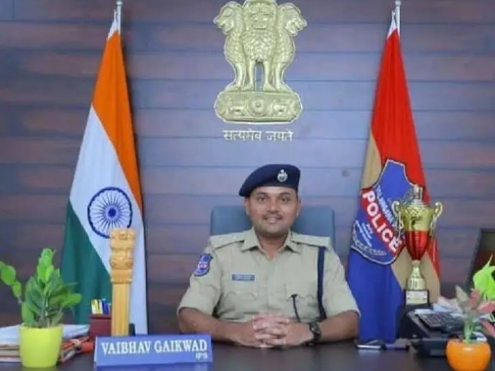 సైబర్ నేరాలపై అప్రమత్తంగా ఉండాలి: SP