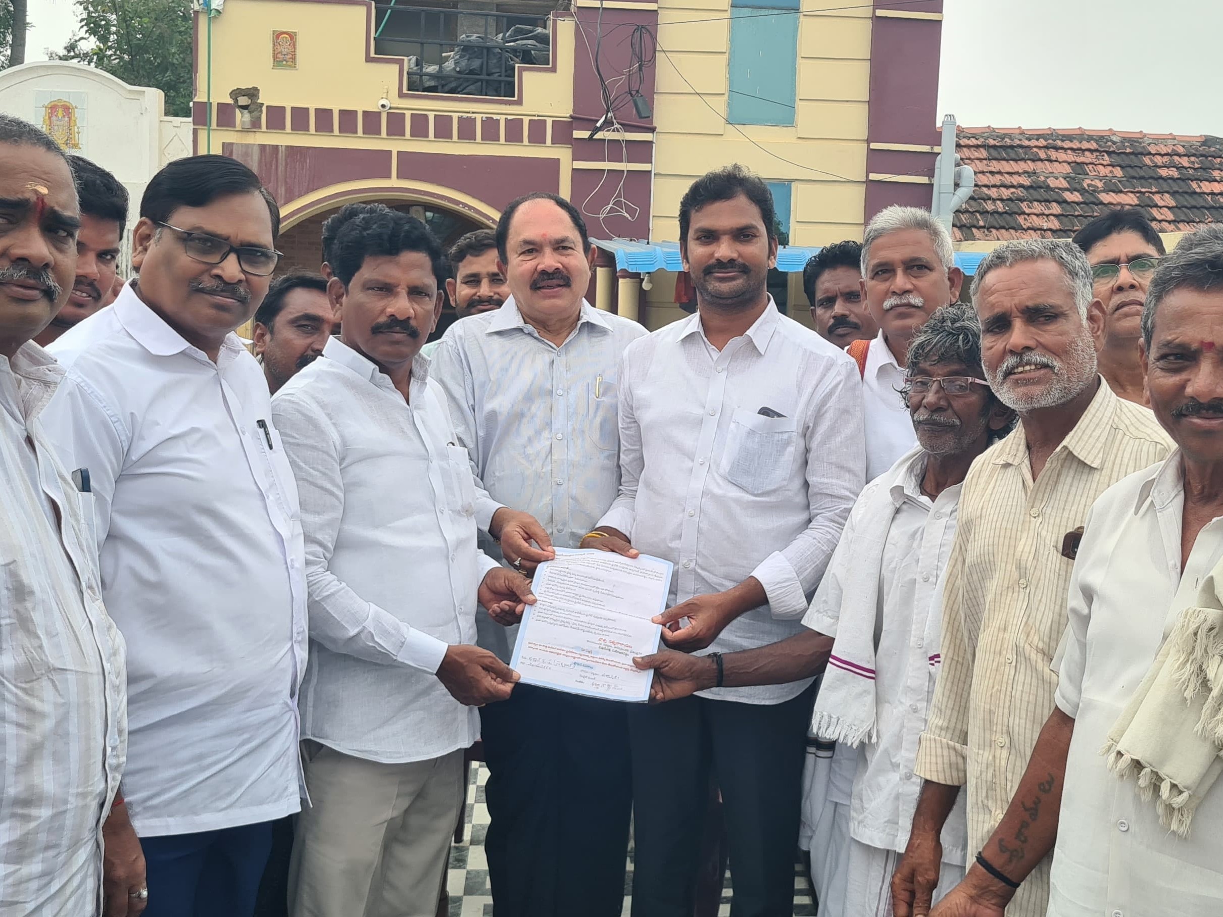 గుర్లలో కోటి సంతకాలు సేకరణ కార్యక్రమం