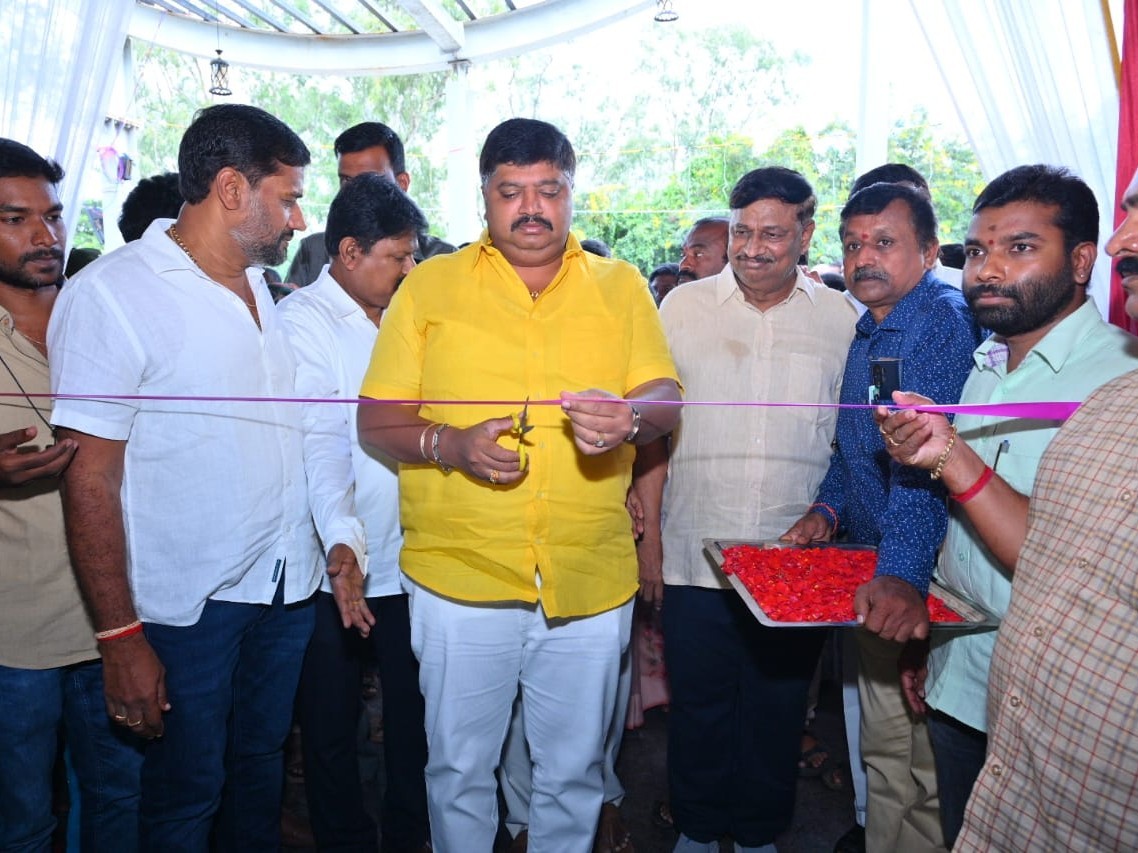సూపర్ జీఎస్టీ – సూపర్ తగ్గింపు స్టాల్స్ ప్రారంభించిన MLA