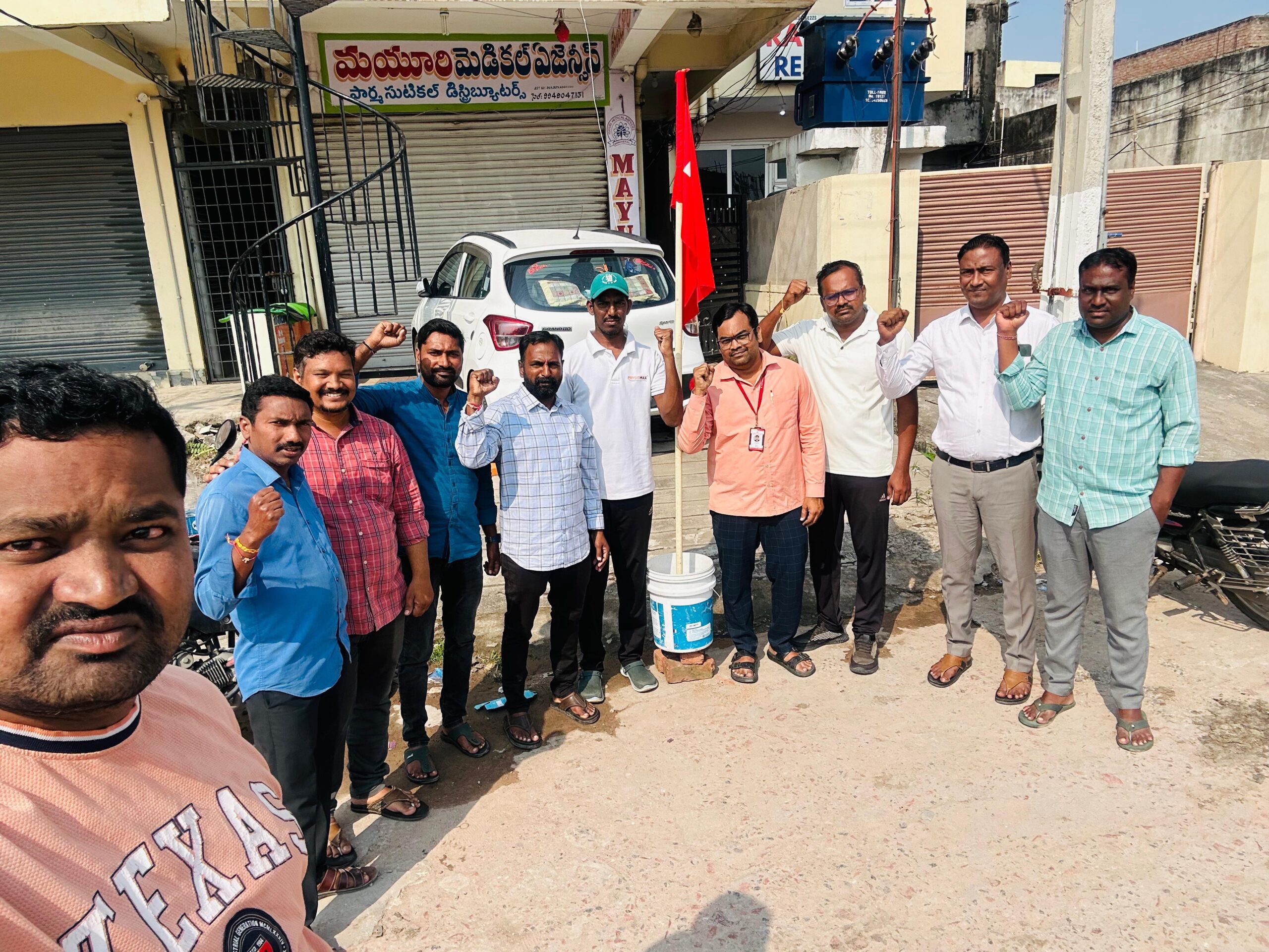 ఎనిమిది గంటల పని విధానం అమలు చేయాలి’