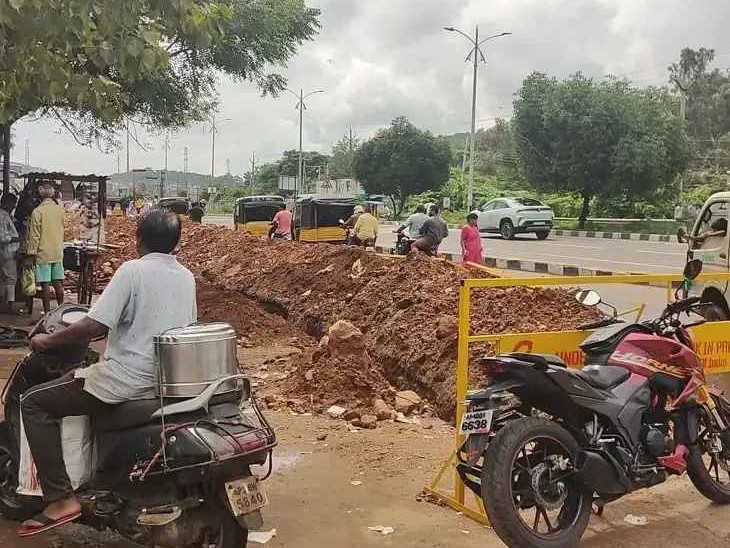 మారికవలస హైవేపై భూగర్భ విద్యుత్ పనుల జాప్యం