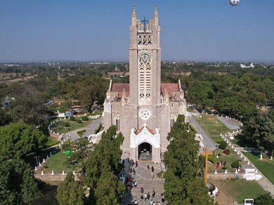 మెదక్ చర్చిలో యూత్ సండే వేడుకలు