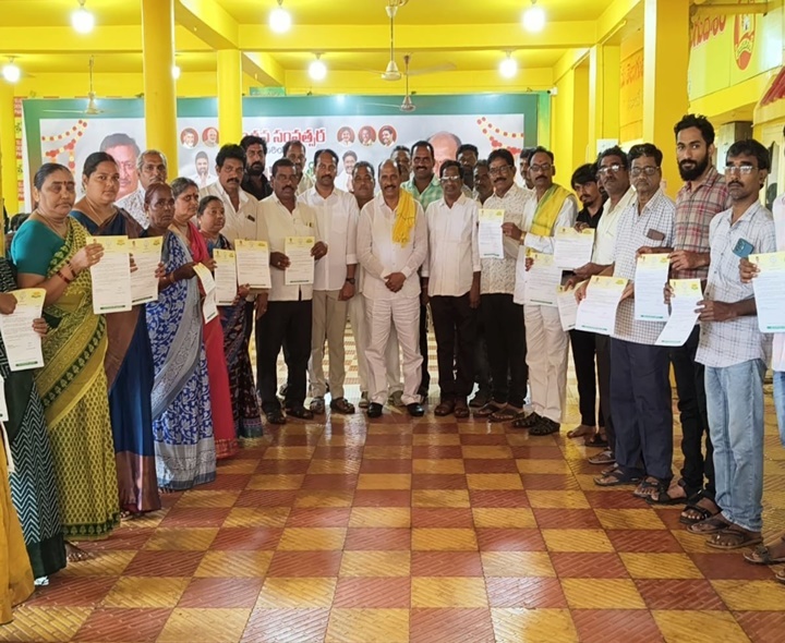 పేద కుటుంబాలకు సీఎం సహాయనిధి భరోసా