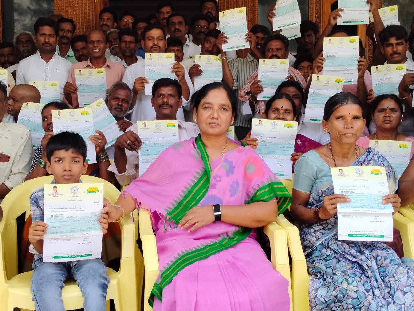 CMRF చెక్కులు పంపిణీ చేసిన ఎమ్మెల్యే సునీత