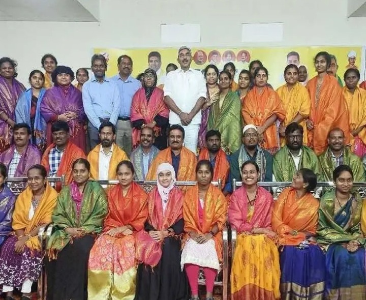 తెనాలి డీఎస్సీ అభ్యర్థులకు ఆలపాటి సత్కారం