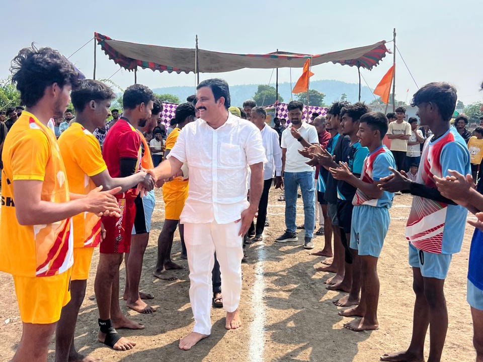 ‘యువత క్రీడలతో పాటు చదువులోను రాణించాలి’