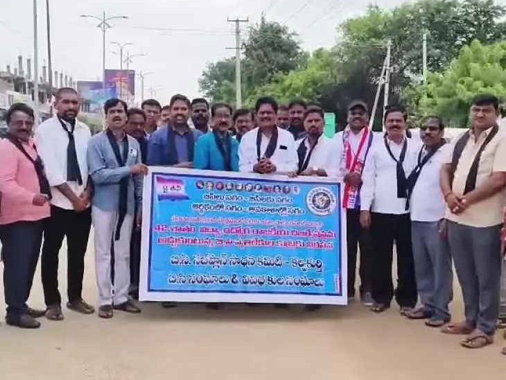 నల్ల బ్యాడ్జీలతో బీసీ నాయకుల నిరసన