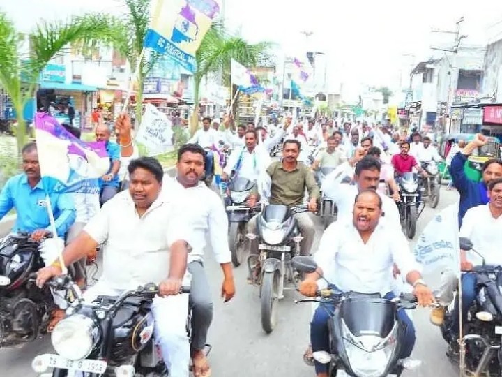 బీసీ రిజర్వేషన్ల సాధనకై బైక్ ర్యాలీ