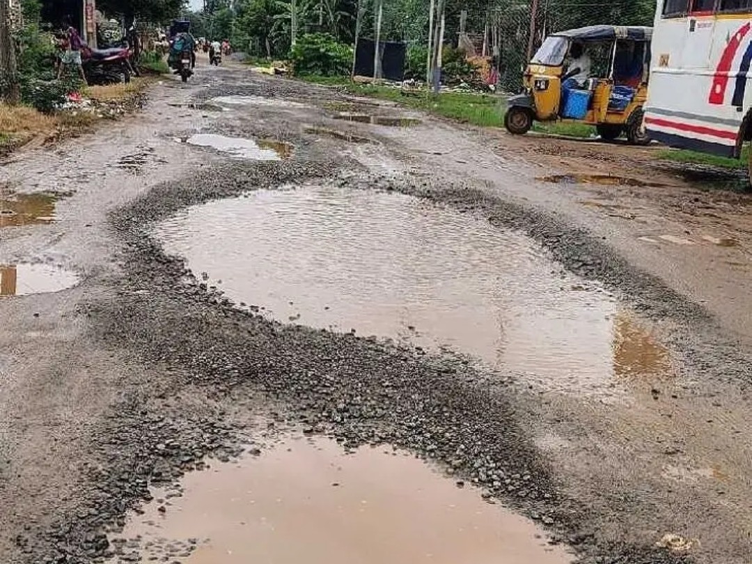 నరకానికి నకళ్లుగా కోటపోలూరు రహదారి.!