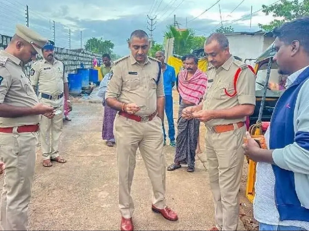 తడ పోలీస్ స్టేషన్ పరిధిలో పోలీసుల తనిఖీలు