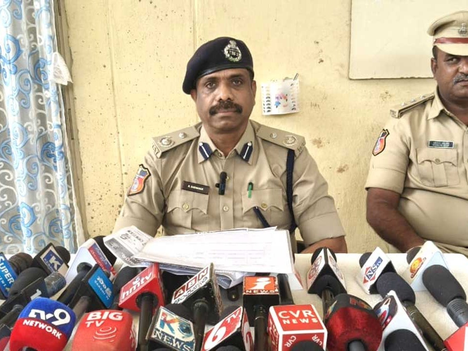 ‘లైసెన్స్ ఉన్న షాపుల్లోనే పటాకులు కొనుగోలు చేయాలి’