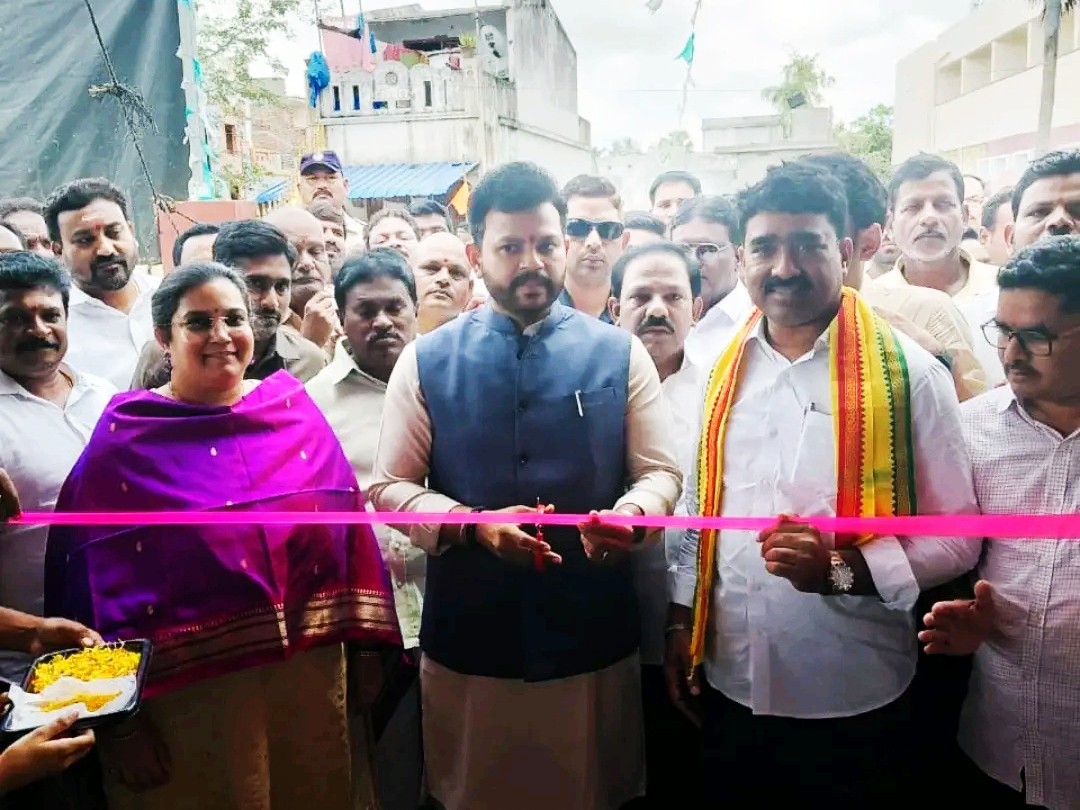 ఉచిత వైద్య శిబిరాన్ని ప్రారంభించిన కేంద్రమంత్రి