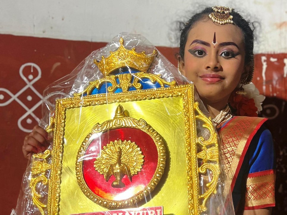 నాట్య మయూరి అవార్డు అందుకున్న వరంగల్ వాసి