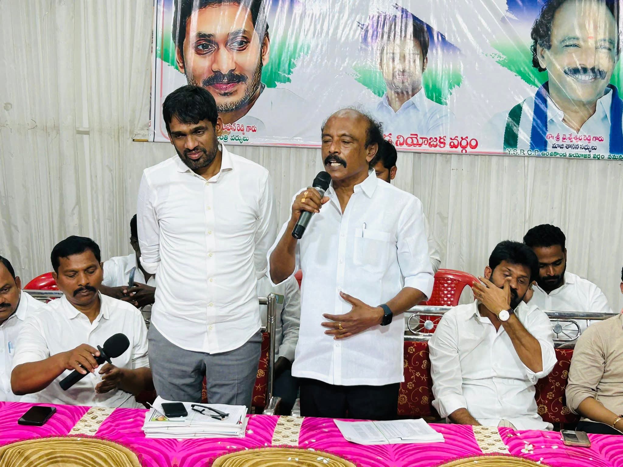 కోటి సంతకాలతో చంద్రబాబు కళ్లు తెరిపిద్దాం: విశ్వేశ్వర్ రెడ్డి