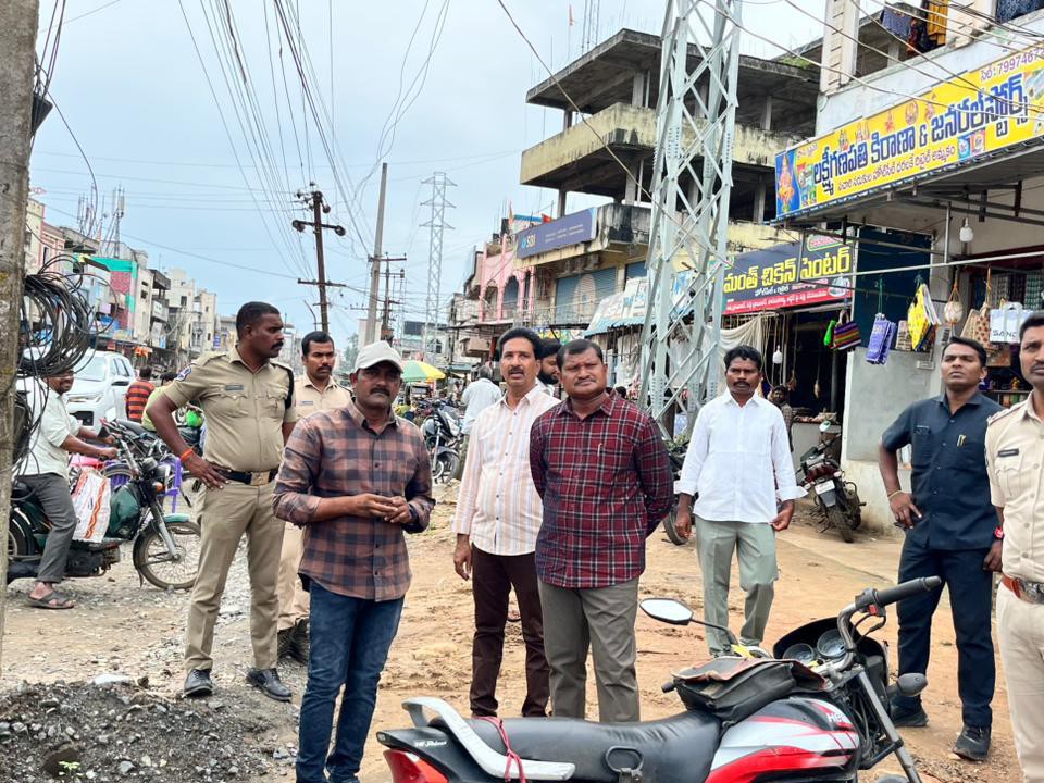 హై లెవెల్ ఎలక్ట్రిసిటీ టవర్ పనుల పరిశీలన