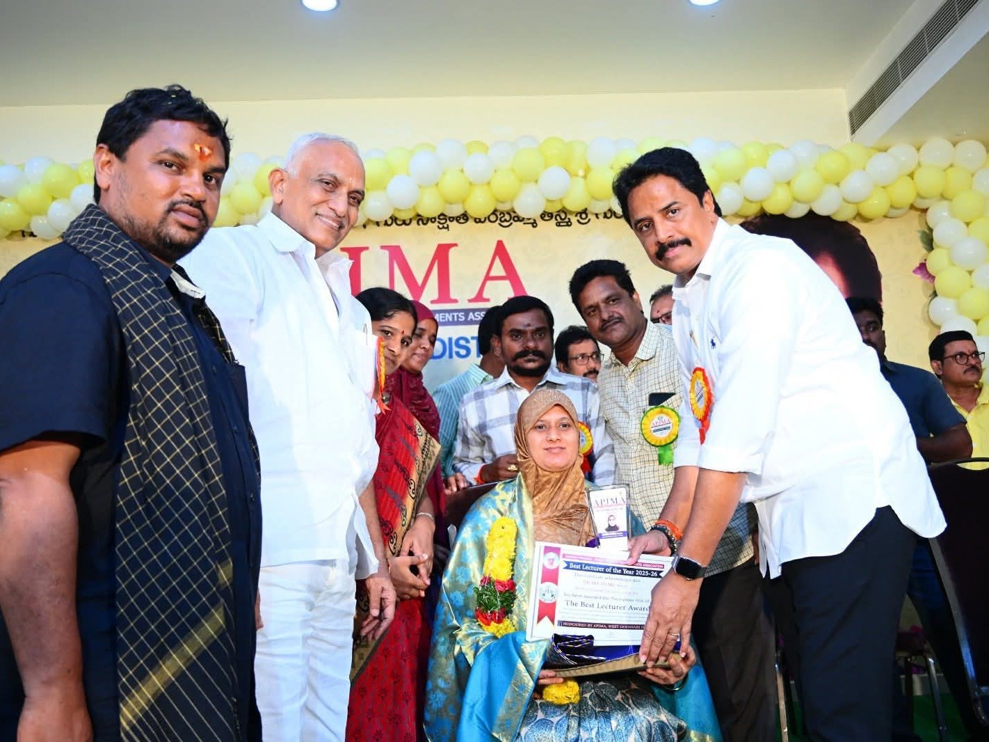 ఉపాధ్యాయులకు ఘన సన్మానం చేసిన ఎమ్మెల్యే