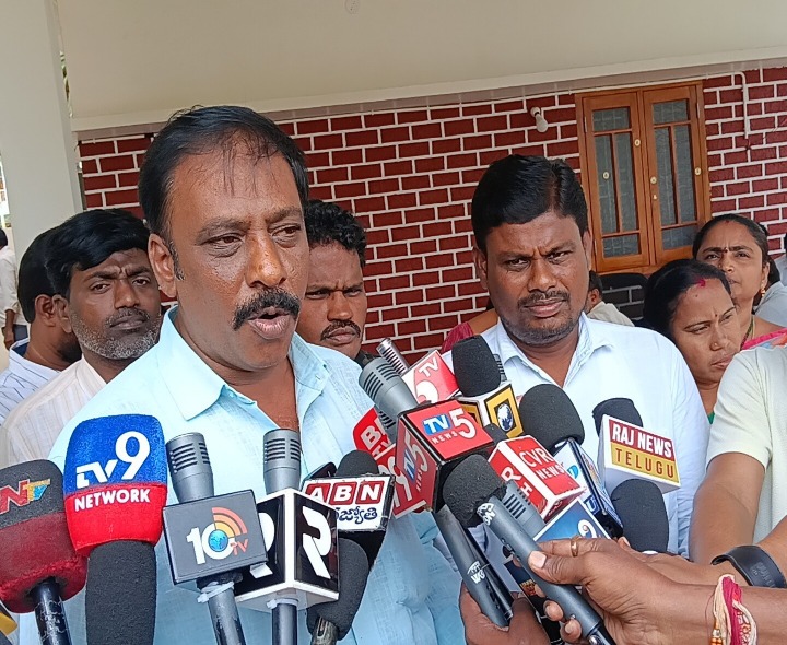 కృతజ్ఞతలు తెలిపిన భాషోపాధ్యాయులు