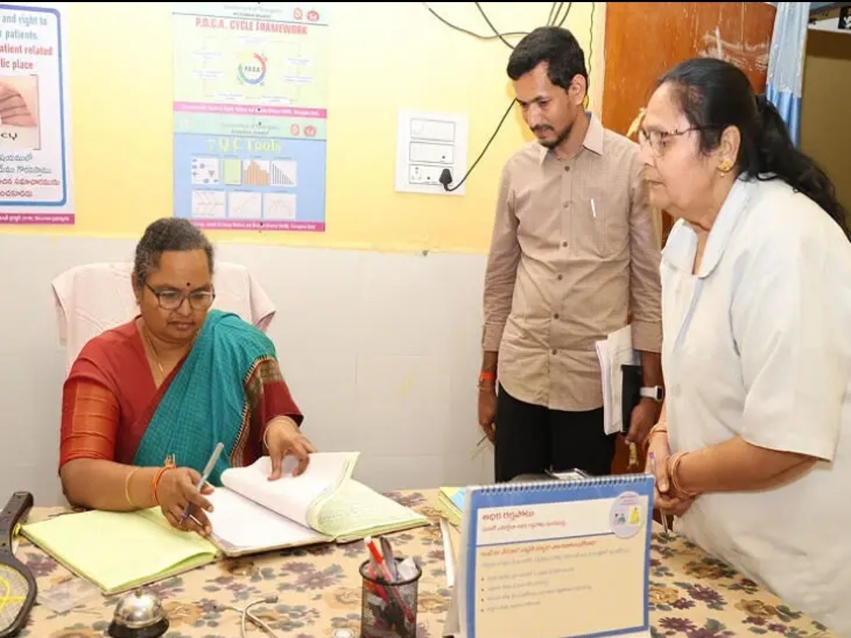 పీహెచ్సీ తనిఖీ చేసిన కలెక్టర్.. సీరియస్