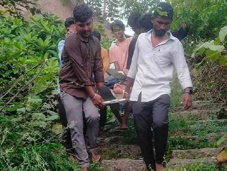 ఖిల్లాపై మహిళా టూరిస్టుకు ప్రమాదం