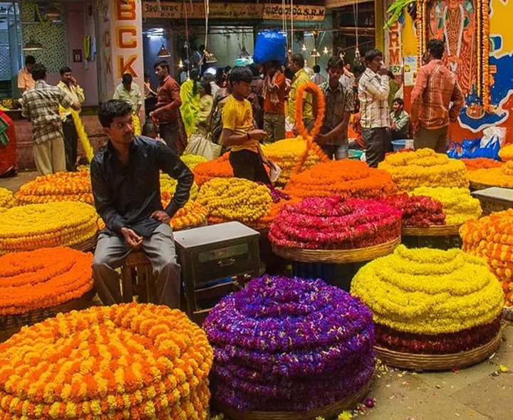 నగరానికి 1.20 లక్షల కేజీల పూలు వచ్చాయి