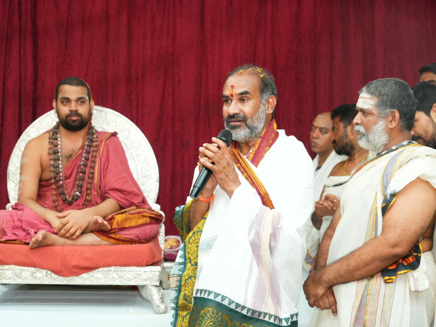 ‘ఆలయ అభివృద్ధి పనులు పండితుల సూచనల మేరకే’