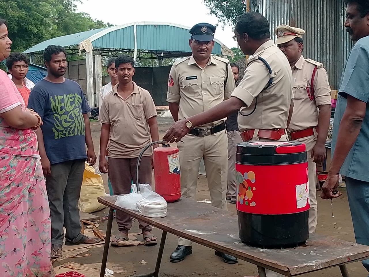 దీపావళి పటాకుల షాపుల్లో భద్రతా ఏర్పాట్లు పరిశీలన
