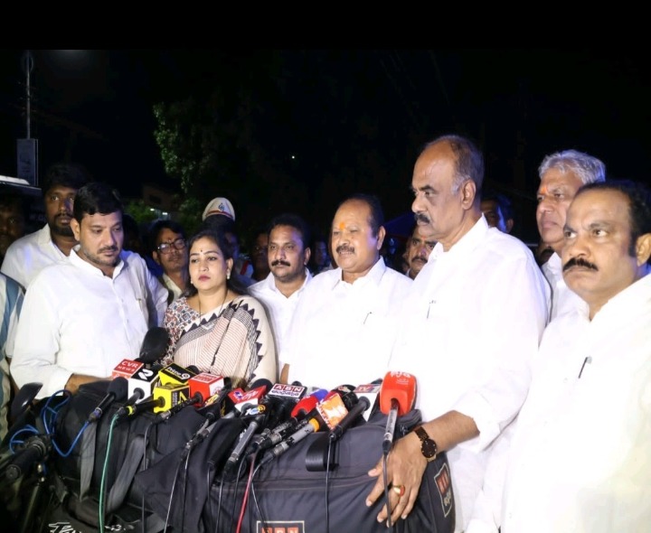 లక్ష్మీ నాయుడు తముళ్లను పరామర్శించిన హోం మంత్రి