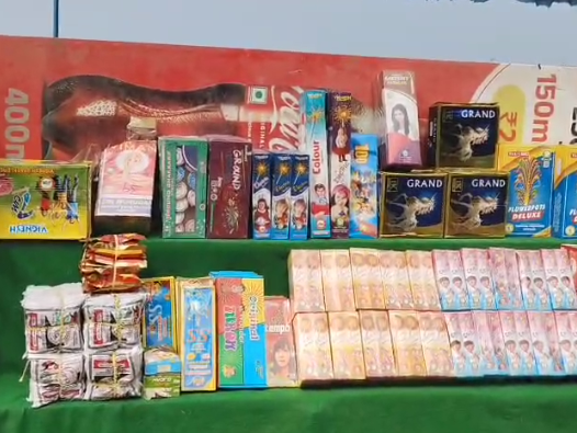 బాణసంచా దుకాణాల వద్ద ఇవి తప్పనిసరి..!